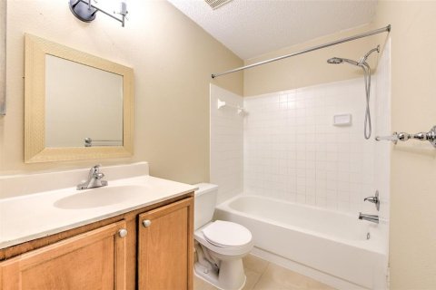 Condominio en venta en Brandon, Florida, 1 dormitorio, 55.56 m2 № 1902598 - foto 15