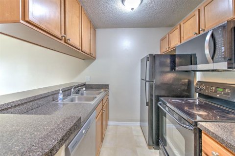 Condominio en venta en Brandon, Florida, 1 dormitorio, 55.56 m2 № 1902598 - foto 12