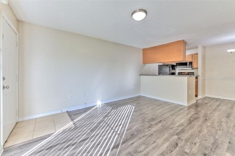 Condominio en venta en Brandon, Florida, 1 dormitorio, 55.56 m2 № 1902598 - foto 6