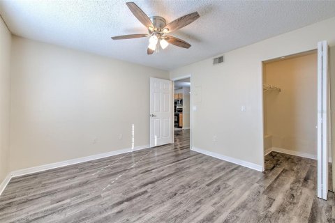 Condominio en venta en Brandon, Florida, 1 dormitorio, 55.56 m2 № 1902598 - foto 18