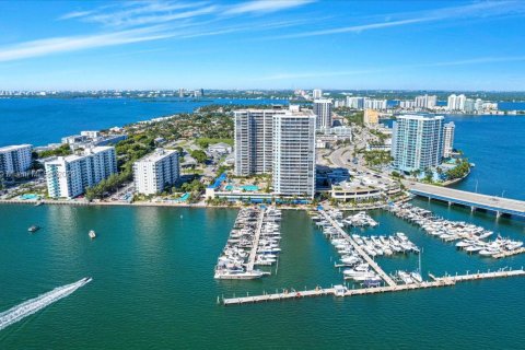 Copropriété à vendre à North Bay Village, Floride: 1 chambre, 65.5 m2 № 1981523 - photo 17