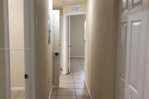 Condominio en alquiler en Doral, Florida, 3 dormitorios, 113.99 m2 № 2024850 - foto 9