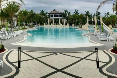 Condominio en alquiler en Doral, Florida, 3 dormitorios, 113.99 m2 № 2024850 - foto 2