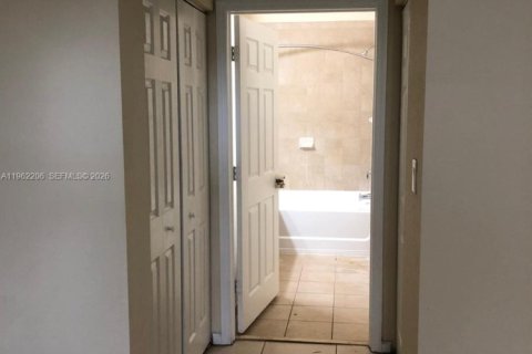 Condominio en alquiler en Doral, Florida, 3 dormitorios, 113.99 m2 № 2024850 - foto 10