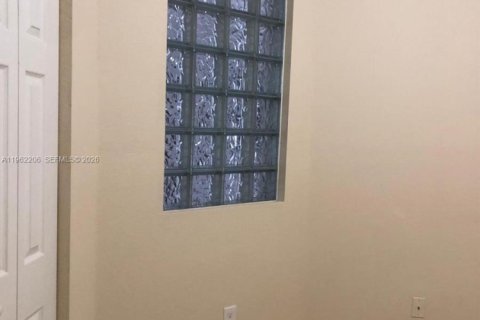 Condominio en alquiler en Doral, Florida, 3 dormitorios, 113.99 m2 № 2024850 - foto 8