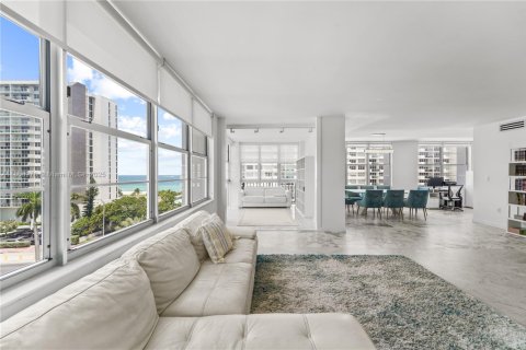 Copropriété à vendre à Miami Beach, Floride: 2 chambres, 179.77 m2 № 1858653 - photo 2