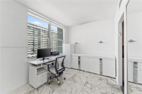 Copropriété à vendre à Miami Beach, Floride: 2 chambres, 179.77 m2 № 1858653 - photo 8