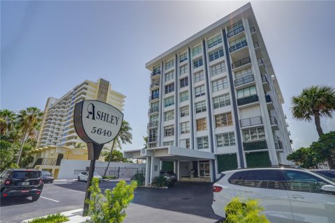 Copropriété à vendre à Miami Beach, Floride: 2 chambres, 179.77 m2 № 1858653 - photo 20