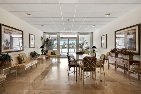 Copropriété à vendre à Miami Beach, Floride: 2 chambres, 179.77 m2 № 1858653 - photo 22