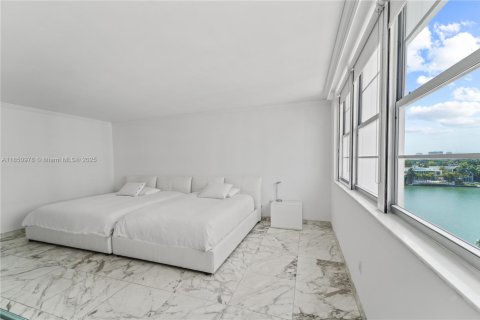 Copropriété à vendre à Miami Beach, Floride: 2 chambres, 179.77 m2 № 1858653 - photo 11
