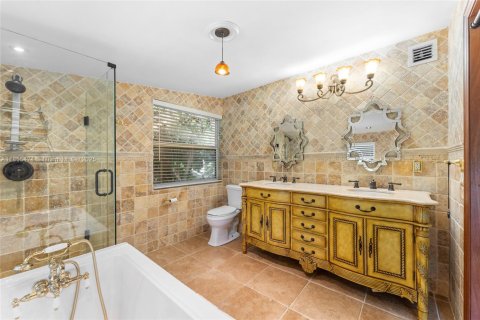 Снять в аренду виллу или дом в Форт-Лодердейл, Флорида 3 спальни, 290.6м2, № 1958553 - фото 24