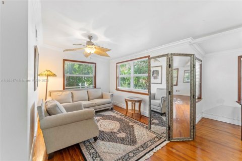 Снять в аренду виллу или дом в Форт-Лодердейл, Флорида 3 спальни, 290.6м2, № 1958553 - фото 23