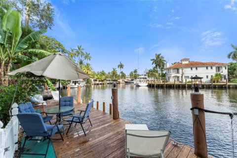 Снять в аренду виллу или дом в Форт-Лодердейл, Флорида 3 спальни, 290.6м2, № 1958553 - фото 1