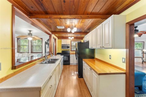 Снять в аренду виллу или дом в Форт-Лодердейл, Флорида 3 спальни, 290.6м2, № 1958553 - фото 9