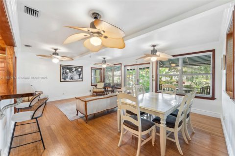 Снять в аренду виллу или дом в Форт-Лодердейл, Флорида 3 спальни, 290.6м2, № 1958553 - фото 14