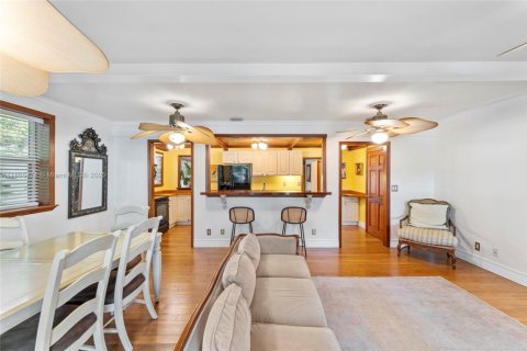 Снять в аренду виллу или дом в Форт-Лодердейл, Флорида 3 спальни, 290.6м2, № 1958553 - фото 13