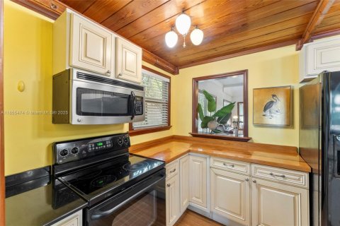 Снять в аренду виллу или дом в Форт-Лодердейл, Флорида 3 спальни, 290.6м2, № 1958553 - фото 11