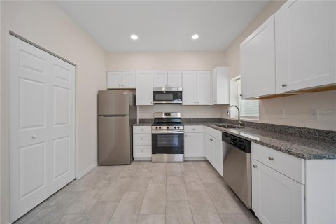 House in Tampa, Florida 3 bedrooms, 108.23 sq.m. № 1913966 - photo 6