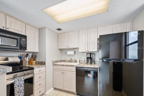 Condo in Ormond Beach, Florida, 2 bedrooms  № 2291312 - photo 23