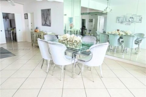 Copropriété à louer à North Bay Village, Floride: 3 chambres, 129.32 m2 № 2170258 - photo 12