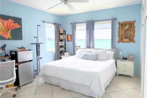 Copropriété à louer à North Bay Village, Floride: 3 chambres, 129.32 m2 № 2170258 - photo 4