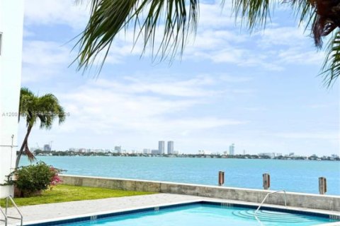 Copropriété à louer à North Bay Village, Floride: 3 chambres, 129.32 m2 № 2170258 - photo 2