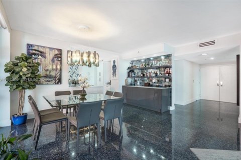 Снять в аренду кондоминиум в Майами, Флорида 2 спальни, 176.05м2, № 2145884 - фото 10