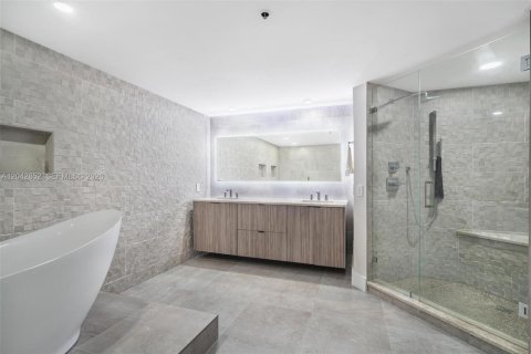 Снять в аренду кондоминиум в Майами, Флорида 2 спальни, 176.05м2, № 2145884 - фото 20