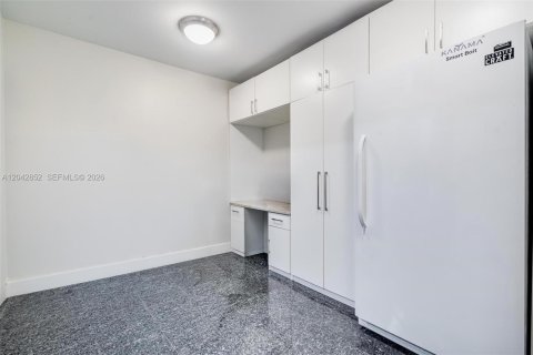 Снять в аренду кондоминиум в Майами, Флорида 2 спальни, 176.05м2, № 2145884 - фото 16
