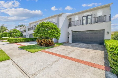 Touwnhouse à vendre à Tampa, Floride: 3 chambres, 247.68 m2 № 1872839 - photo 2