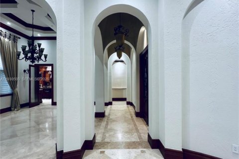 Villa ou maison à louer à Pinecrest, Floride: 6 chambres, 718.97 m2 № 1989291 - photo 10