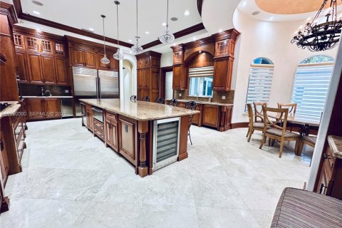 Villa ou maison à louer à Pinecrest, Floride: 6 chambres, 718.97 m2 № 1989291 - photo 15