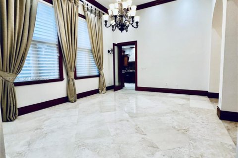 Villa ou maison à louer à Pinecrest, Floride: 6 chambres, 718.97 m2 № 1989291 - photo 11