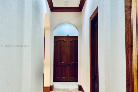 Villa ou maison à louer à Pinecrest, Floride: 6 chambres, 718.97 m2 № 1989291 - photo 13