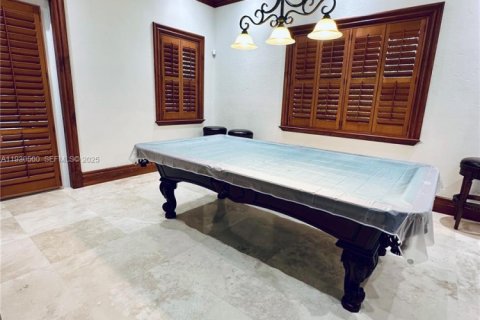 Villa ou maison à louer à Pinecrest, Floride: 6 chambres, 718.97 m2 № 1989291 - photo 27