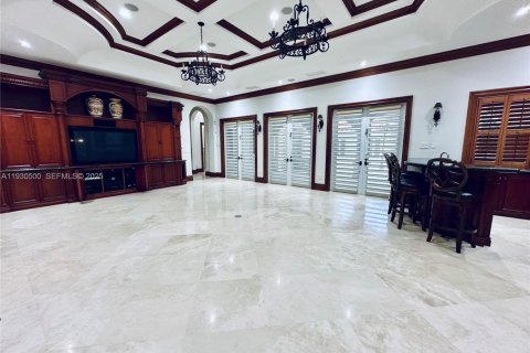 Villa ou maison à louer à Pinecrest, Floride: 6 chambres, 718.97 m2 № 1989291 - photo 25