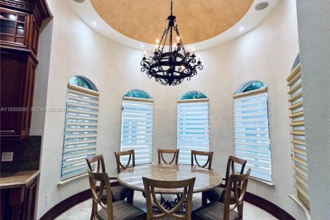 Villa ou maison à louer à Pinecrest, Floride: 6 chambres, 718.97 m2 № 1989291 - photo 18