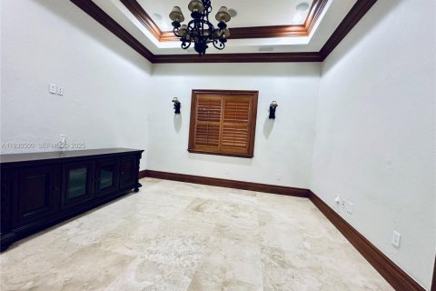 Villa ou maison à louer à Pinecrest, Floride: 6 chambres, 718.97 m2 № 1989291 - photo 21