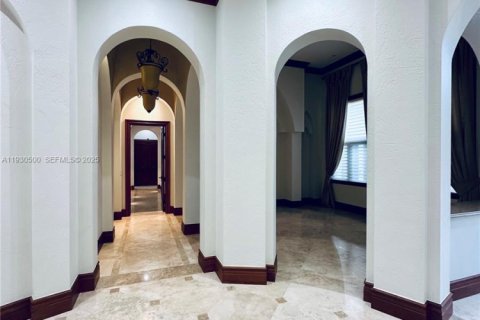 Villa ou maison à louer à Pinecrest, Floride: 6 chambres, 718.97 m2 № 1989291 - photo 9