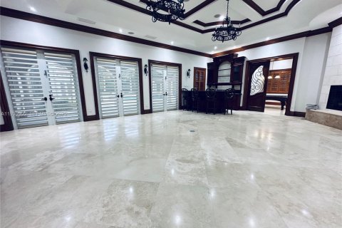 Villa ou maison à louer à Pinecrest, Floride: 6 chambres, 718.97 m2 № 1989291 - photo 23