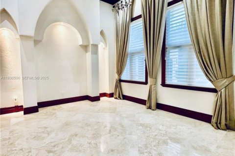 Villa ou maison à louer à Pinecrest, Floride: 6 chambres, 718.97 m2 № 1989291 - photo 14