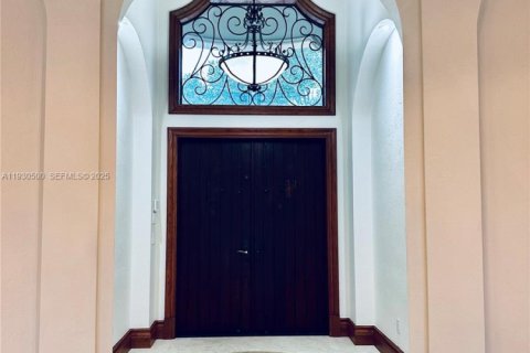Villa ou maison à louer à Pinecrest, Floride: 6 chambres, 718.97 m2 № 1989291 - photo 7
