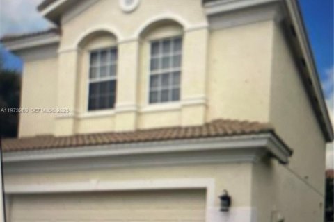 House in Port St. Lucie, Florida 4 bedrooms, 183.3 sq.m. № 2033722 - photo 2