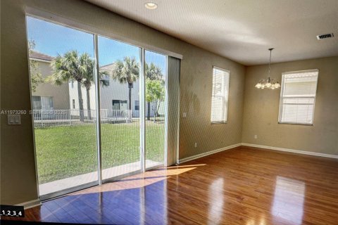 House in Port St. Lucie, Florida 4 bedrooms, 183.3 sq.m. № 2033722 - photo 7
