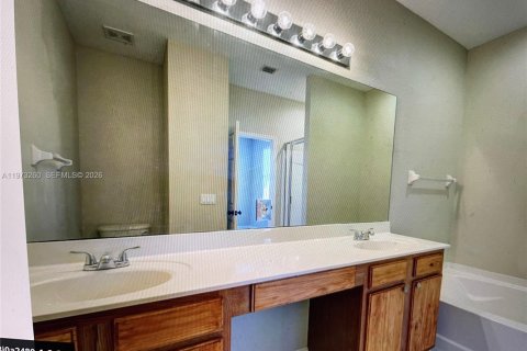 House in Port St. Lucie, Florida 4 bedrooms, 183.3 sq.m. № 2033722 - photo 15