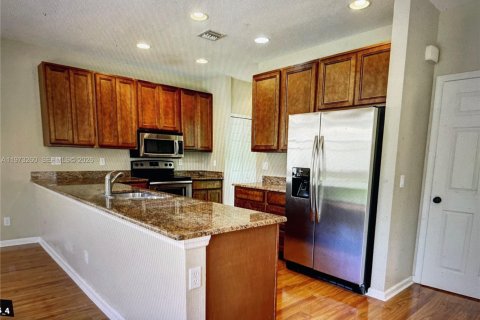 House in Port St. Lucie, Florida 4 bedrooms, 183.3 sq.m. № 2033722 - photo 9