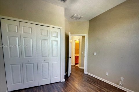 House in Port St. Lucie, Florida 4 bedrooms, 183.3 sq.m. № 2033722 - photo 20