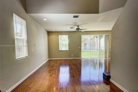 House in Port St. Lucie, Florida 4 bedrooms, 183.3 sq.m. № 2033722 - photo 5