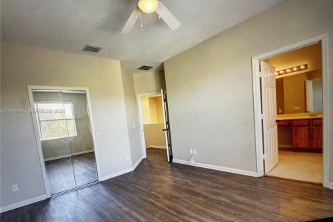 House in Port St. Lucie, Florida 4 bedrooms, 183.3 sq.m. № 2033722 - photo 13