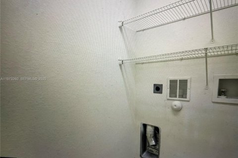 House in Port St. Lucie, Florida 4 bedrooms, 183.3 sq.m. № 2033722 - photo 12